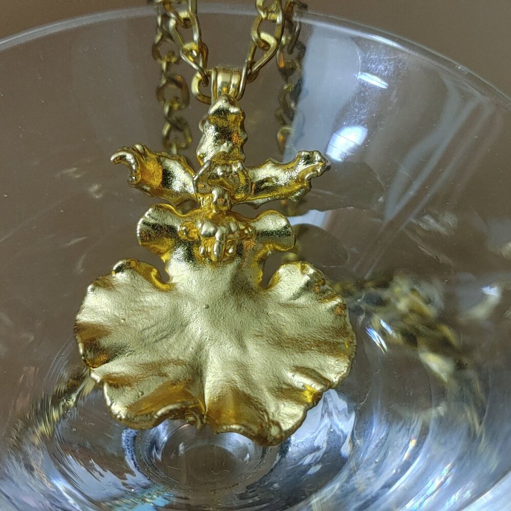 Vintage Orchard Gold Tone Leaf Pendant Brooch Necklace Chain Stamped